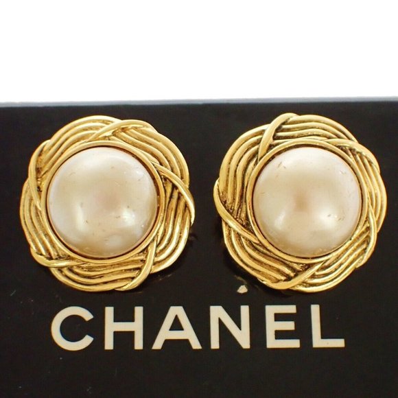 CHANEL Imitation Pearl Round Button Earrings 23 Clip-On Gold Vintage 62RJ174 - Picture 8 of 16